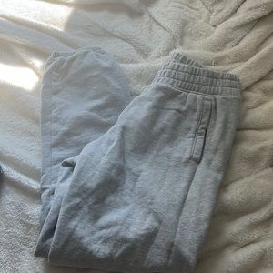 Cuffed grey sweatpants